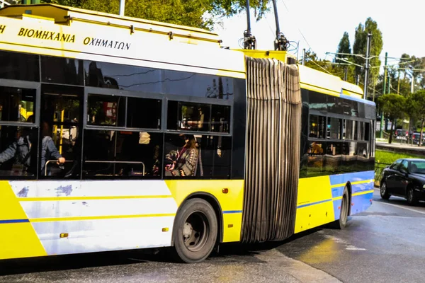 Ateny Grecja Listopada 2021 Autobus Jadący Ulicami Aten Podczas Epidemii — Zdjęcie stockowe