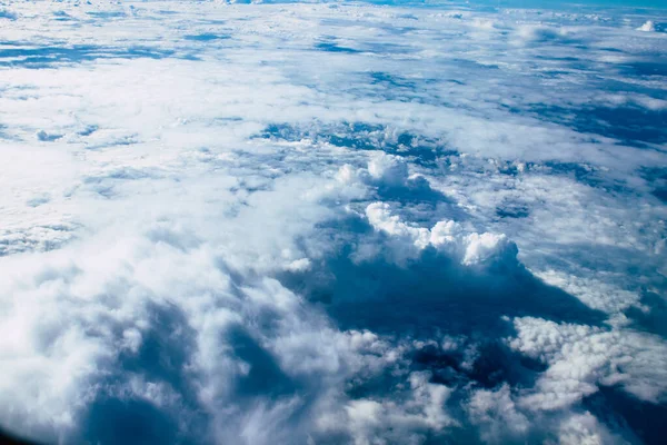 地中海 2021年11月24日ギリシャとキプロスの間の地中海上の航空会社からの海面上の雲の多い空10 000フィート — ストック写真