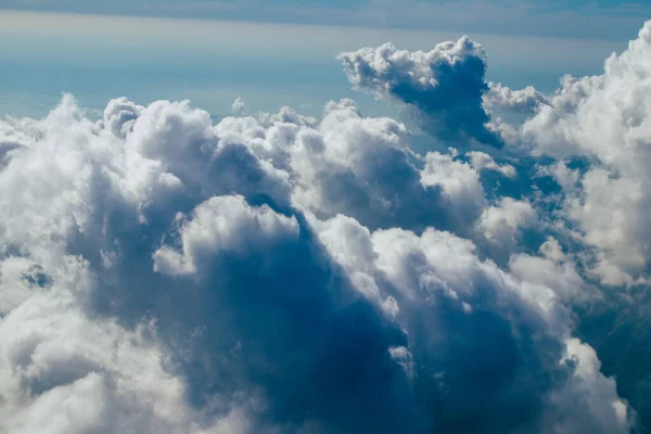 地中海 2021年11月24日ギリシャとキプロスの間の地中海上の航空会社からの海面上の雲の多い空10 000フィート — ストック写真