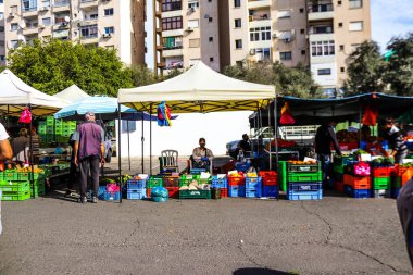 Limasol, Kıbrıs - 27 Kasım 2021 Sebze ve meyveler, Kıbrıs Rum Kesimi 'nde meydana gelen koronavirüs salgını sırasında Limasol' da satıldı.