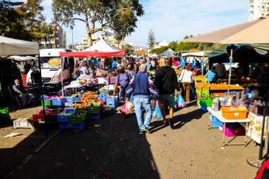 Limasol, Kıbrıs - 27 Kasım 2021 Sebze ve meyveler, Kıbrıs Rum Kesimi 'nde meydana gelen koronavirüs salgını sırasında Limasol' da satıldı.