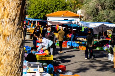 Limasol, Kıbrıs - 27 Kasım 2021 Sebze ve meyveler, Kıbrıs Rum Kesimi 'nde meydana gelen koronavirüs salgını sırasında Limasol' da satıldı.