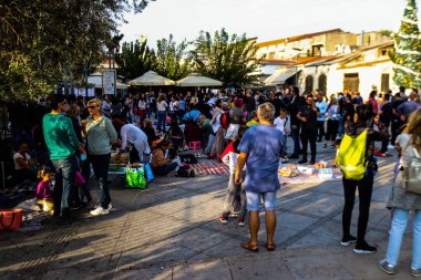 Limasol, Kıbrıs - 28 Kasım 2021 Kıbrıs Rum Kesimi 'ni vuran koronavirüs salgını sırasında Limasol sokaklarında bireysel özgürlükler için Kıbrıs hükümetine karşı gösteri düzenlendi