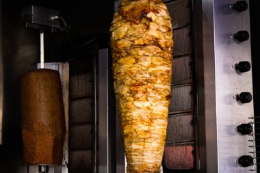 Limasol, Kıbrıs - 3 Aralık 2021 Sham, Lübnan lokantası Arap mutfağı spesiyaliteleri sunuyor, sahibi yarı Lübnanlı ve burayı eşsiz bir Lübnan lokantası yapmaya karar verdi.