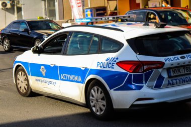 Limasol, Kıbrıs - 03 Aralık 2021 Kıbrıs Rum Kesimi 'ni vuran koronavirüs salgını sırasında Limasol şehir merkezi