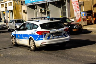 Limasol, Kıbrıs - 03 Aralık 2021 Kıbrıs Rum Kesimi 'ni vuran koronavirüs salgını sırasında Limasol şehir merkezi