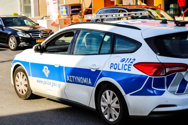 Limasol, Kıbrıs - 03 Aralık 2021 Kıbrıs Rum Kesimi 'ni vuran koronavirüs salgını sırasında Limasol şehir merkezi