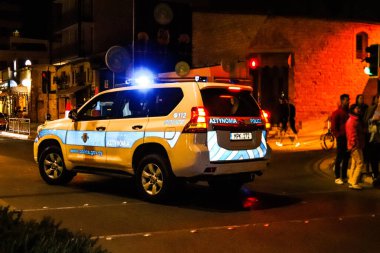 Limasol, Kıbrıs - 4 Aralık 2021 Kıbrıs Rum Kesimi 'ni vuran koronavirüs salgını sırasında Limasol sokaklarında bireysel özgürlükler için Kıbrıs hükümetine karşı gösteri düzenlendi