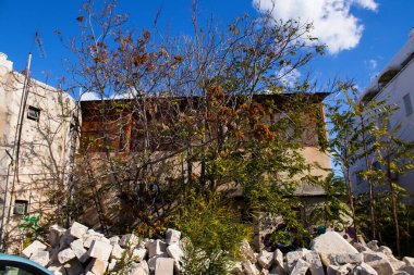 Limasol, Kıbrıs - 05 Aralık 2021 Kıbrıs Rum Kesimi 'ndeki Limasol kentinin tam göbeğindeki sahil caddesinde Cityscape