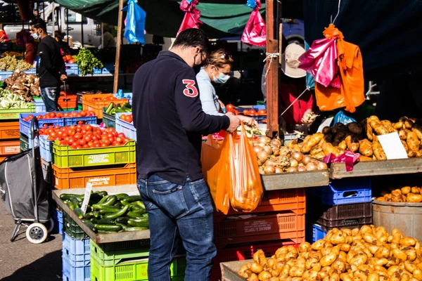 Лимассол Кипр Декабря 2021 Года Люди Совершившие Покупки Субботнем Рынке — стоковое фото