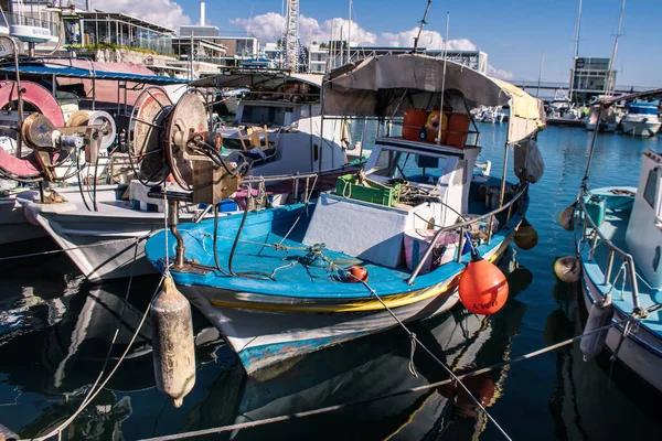 Limassol Chypre Décembre 2021 Bateau Pêche Amarré Marina Limassol Pendant — Photo