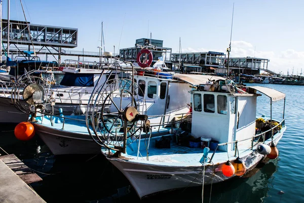 Limassol Kypr Prosince 2021 Rybářský Člun Kotvící Přístavu Limassol Zimním — Stock fotografie