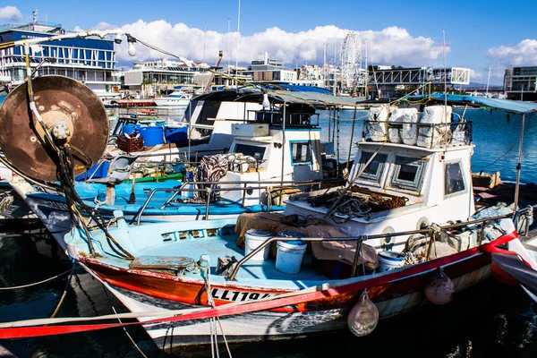 Limassol Cyprus December 2021 Vissersboot Afgemeerd Jachthaven Van Limassol Tijdens — Stockfoto