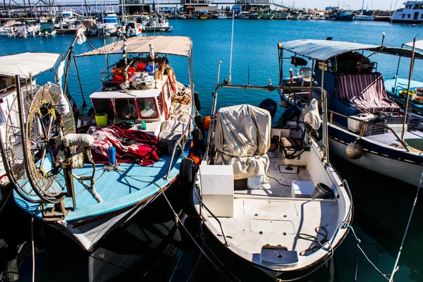 Λεμεσός Κύπρος Δεκεμβρίου 2021 Αλιευτικό Σκάφος Αγκυροβολημένο Στη Μαρίνα Λεμεσού — Φωτογραφία Αρχείου