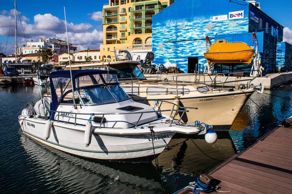 Limassol Кіпр Грудня 2021 Човен Пришвартований Лімасол Марина Який Забезпечує — стокове фото