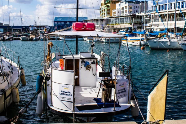 Лимассол Кипр Декабря 2021 Года Лодка Пришвартована Лимассоле Марина Обеспечивает — стоковое фото