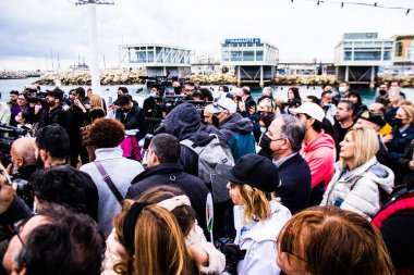 Limasol, Kıbrıs - 18 Aralık 2021 Gençlik Kanser Günü, Limasol 'da çocuklara ve kanserden etkilenen ailelerine yardım etmek amacıyla düzenlenen yardım ve spor etkinliği.