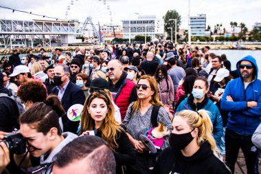 Limasol, Kıbrıs - 18 Aralık 2021 Gençlik Kanser Günü, Limasol 'da çocuklara ve kanserden etkilenen ailelerine yardım etmek amacıyla düzenlenen yardım ve spor etkinliği.