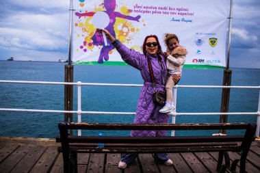 Limasol, Kıbrıs - 18 Aralık 2021 Gençlik Kanser Günü, Limasol 'da çocuklara ve kanserden etkilenen ailelerine yardım etmek amacıyla düzenlenen yardım ve spor etkinliği.