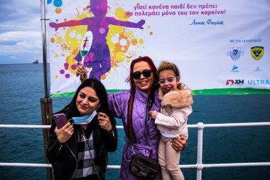 Limasol, Kıbrıs - 18 Aralık 2021 Gençlik Kanser Günü, Limasol 'da çocuklara ve kanserden etkilenen ailelerine yardım etmek amacıyla düzenlenen yardım ve spor etkinliği.