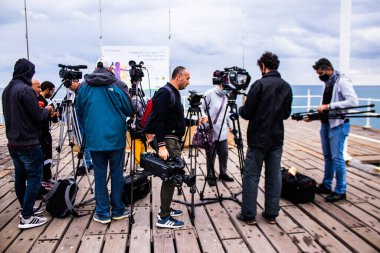 Limasol, Kıbrıs - 18 Aralık 2021 Gençlik Kanser Günü, Limasol 'da çocuklara ve kanserden etkilenen ailelerine yardım etmek amacıyla düzenlenen yardım ve spor etkinliği.