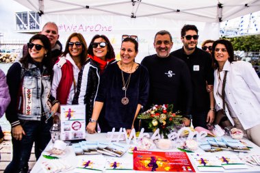 Limasol, Kıbrıs - 18 Aralık 2021 Gençlik Kanser Günü, Limasol 'da çocuklara ve kanserden etkilenen ailelerine yardım etmek amacıyla düzenlenen yardım ve spor etkinliği.