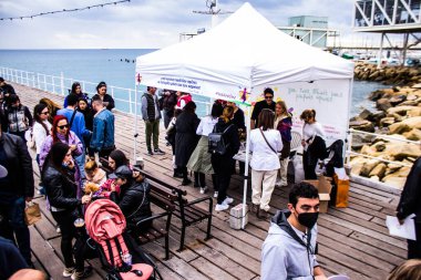 Limasol, Kıbrıs - 18 Aralık 2021 Gençlik Kanser Günü, Limasol 'da çocuklara ve kanserden etkilenen ailelerine yardım etmek amacıyla düzenlenen yardım ve spor etkinliği.