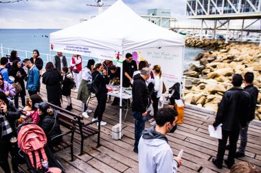 Limasol, Kıbrıs - 18 Aralık 2021 Gençlik Kanser Günü, Limasol 'da çocuklara ve kanserden etkilenen ailelerine yardım etmek amacıyla düzenlenen yardım ve spor etkinliği.