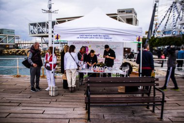 Limasol, Kıbrıs - 18 Aralık 2021 Gençlik Kanser Günü, Limasol 'da çocuklara ve kanserden etkilenen ailelerine yardım etmek amacıyla düzenlenen yardım ve spor etkinliği.