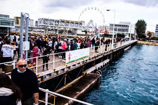 Limasol, Kıbrıs - 18 Aralık 2021 Gençlik Kanser Günü, Limasol 'da çocuklara ve kanserden etkilenen ailelerine yardım etmek amacıyla düzenlenen yardım ve spor etkinliği.