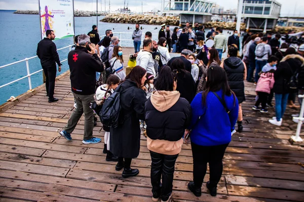 Limasol, Kıbrıs - 18 Aralık 2021 Gençlik Kanser Günü, Limasol 'da çocuklara ve kanserden etkilenen ailelerine yardım etmek amacıyla düzenlenen yardım ve spor etkinliği.