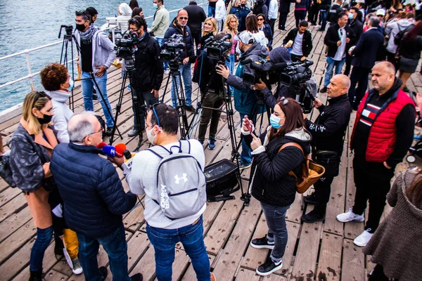 Limasol, Kıbrıs - 18 Aralık 2021 Gençlik Kanser Günü, Limasol 'da çocuklara ve kanserden etkilenen ailelerine yardım etmek amacıyla düzenlenen yardım ve spor etkinliği.