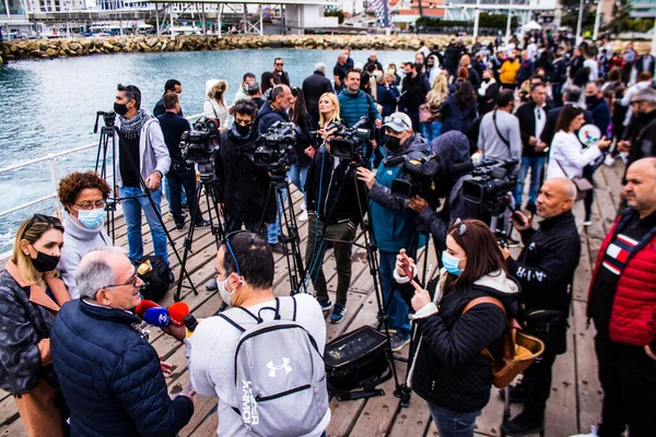 Limasol, Kıbrıs - 18 Aralık 2021 Gençlik Kanser Günü, Limasol 'da çocuklara ve kanserden etkilenen ailelerine yardım etmek amacıyla düzenlenen yardım ve spor etkinliği.