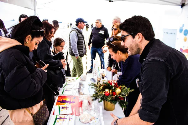 Limasol, Kıbrıs - 18 Aralık 2021 Gençlik Kanser Günü, Limasol 'da çocuklara ve kanserden etkilenen ailelerine yardım etmek amacıyla düzenlenen yardım ve spor etkinliği.