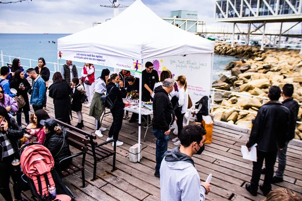 Limasol, Kıbrıs - 18 Aralık 2021 Gençlik Kanser Günü, Limasol 'da çocuklara ve kanserden etkilenen ailelerine yardım etmek amacıyla düzenlenen yardım ve spor etkinliği.