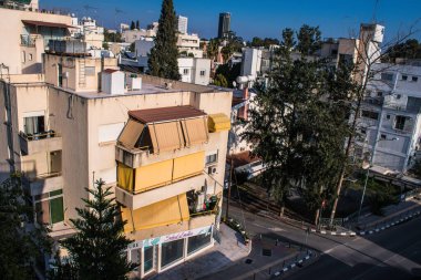 Lefkoşe, Kıbrıs - 24 Aralık 2021 Lefkoşe 'nin göbeğindeki Cityscape, Kıbrıs Rum Kesimi' nin Avrupa kesimi, binaların mimarisi ve başkent eski şehrin sokakları