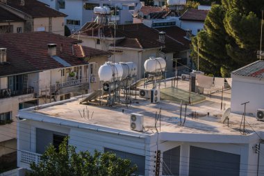 Lefkoşe, Kıbrıs - 24 Aralık 2021 Lefkoşe 'nin göbeğindeki Cityscape, Kıbrıs Rum Kesimi' nin Avrupa kesimi, binaların mimarisi ve başkent eski şehrin sokakları