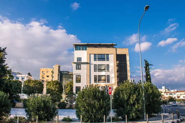ニコシア キプロス 2021年12月24日ニコシア市の中心部の都市景観 キプロス島のヨーロッパの一部 建物の建築と首都の通り旧市街 — ストック写真
