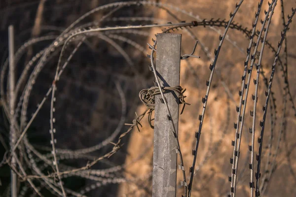 Lefkoşe, Kıbrıs - 24 Aralık 2021 Lefkoşe 'nin göbeğindeki Cityscape, Kıbrıs Rum Kesimi' nin Avrupa kesimi, binaların mimarisi ve başkent eski şehrin sokakları
