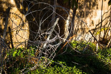 Lefkoşe, Kıbrıs - Kıbrıs Rum Kesimi 'nin koronavirüs salgını sırasında bölünmüş Lefkoşe kentindeki Birleşmiş Milletler Barış Gücü tarafından kontrol edilen 25 Aralık 2021