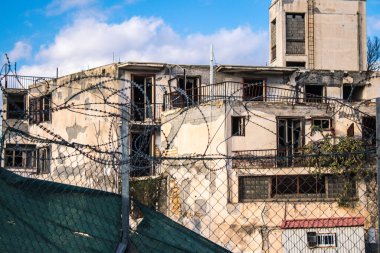 Lefkoşe, Kıbrıs - Kıbrıs Rum Kesimi 'nin koronavirüs salgını sırasında bölünmüş Lefkoşe kentindeki Birleşmiş Milletler Barış Gücü tarafından kontrol edilen 25 Aralık 2021