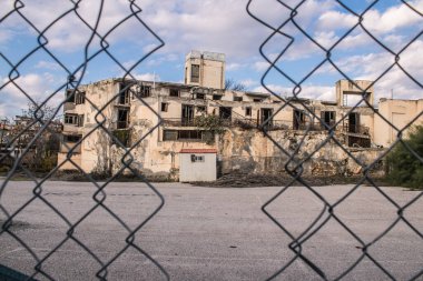 Lefkoşe, Kıbrıs - Kıbrıs Rum Kesimi 'nin koronavirüs salgını sırasında bölünmüş Lefkoşe kentindeki Birleşmiş Milletler Barış Gücü tarafından kontrol edilen 25 Aralık 2021