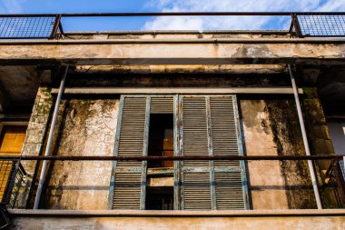 Lefkoşe, Kıbrıs - 29 Aralık 2021 Kıbrıs Rum-Türk tampon bölgesi bölünmüş Lefkoşe kentindeki Birleşmiş Milletler Barış Gücü tarafından kontrol ediliyor.