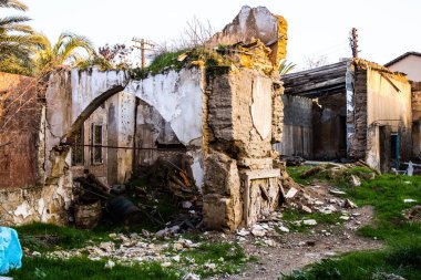 Lefkoşe, Kıbrıs - 29 Aralık 2021 Kıbrıs Rum-Türk tampon bölgesi bölünmüş Lefkoşe kentindeki Birleşmiş Milletler Barış Gücü tarafından kontrol ediliyor.