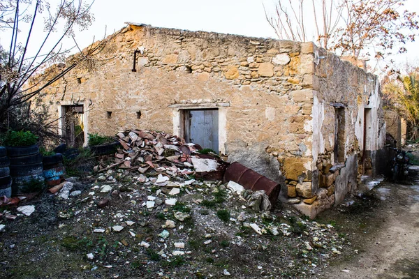 ニコシア キプロス 2021年12月29日キプロスを襲ったコロナウイルスの流行の間 ニコシアの分割された都市で国連平和維持軍によって管理されているギリシャ トルコの緩衝地帯 — ストック写真