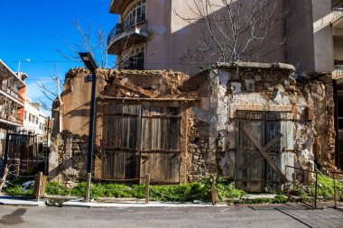 Varosha, Kuzey Kıbrıs - 1974 'teki Türk askeri müdahalesi sonrasında sakinleri tarafından terk edilmiş bir hayalet kasaba haline gelen, 1972' de inşa edilmiş bir sahil beldesi Varosha 'nın 04 Ocak 2022 Cityscape of Varosha