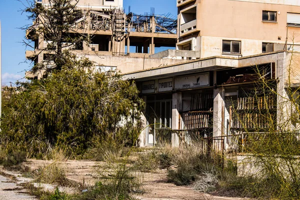 北塞浦路斯瓦罗沙 2022年1月4日瓦罗沙市风景城 1972年建成的海滨度假胜地 在土耳其于1974年进行军事干预后成为居民遗弃的鬼城 — 图库照片