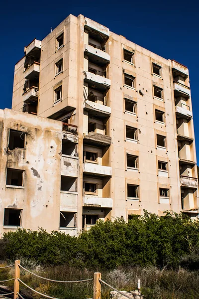北塞浦路斯瓦罗沙 2022年1月4日瓦罗沙市风景城 1972年建成的海滨度假胜地 在土耳其于1974年进行军事干预后成为居民遗弃的鬼城 — 图库照片