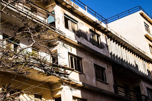 Varosha, Kuzey Kıbrıs - 1974 'teki Türk askeri müdahalesi sonrasında sakinleri tarafından terk edilmiş bir hayalet kasaba haline gelen, 1972' de inşa edilmiş bir sahil beldesi Varosha 'nın 04 Ocak 2022 Cityscape of Varosha