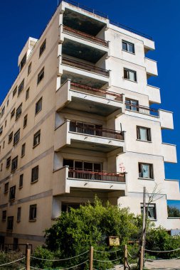 Varosha, Kuzey Kıbrıs - 06 Ocak 2022 Varosha, 1972 'de kurulan bir sahil beldesi, 1974' teki Türk askeri müdahalesi sonrasında sakinleri tarafından terk edilmiş hayalet bir kasaba haline geldi.